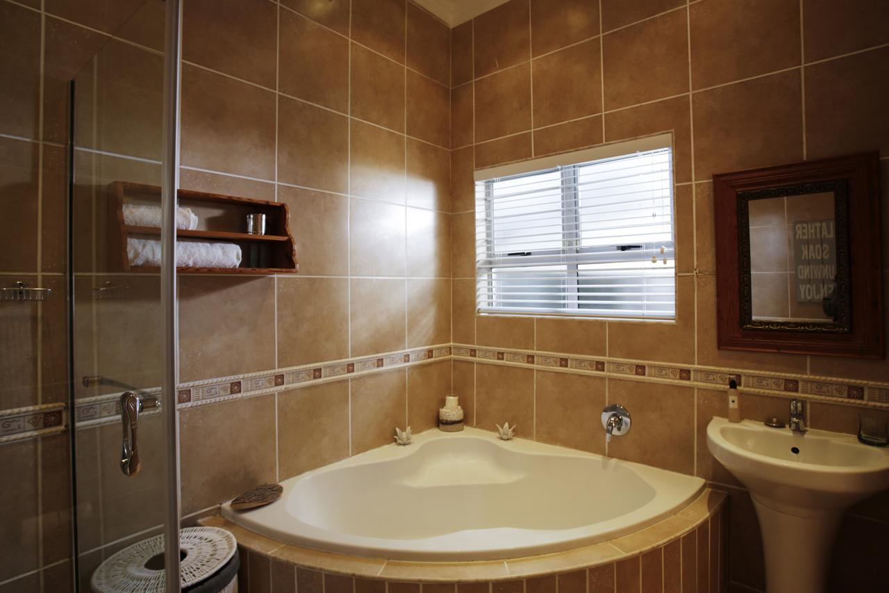 Ocean Hideaway Bed And Breakfast Amanzimtoti Exterior photo